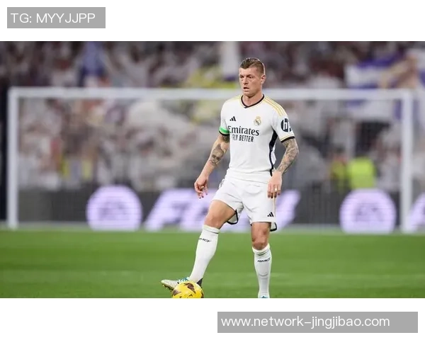 克罗斯在足球世界中的传奇之路与技术解析:从青涩少年到顶级中场巨星的成长历程